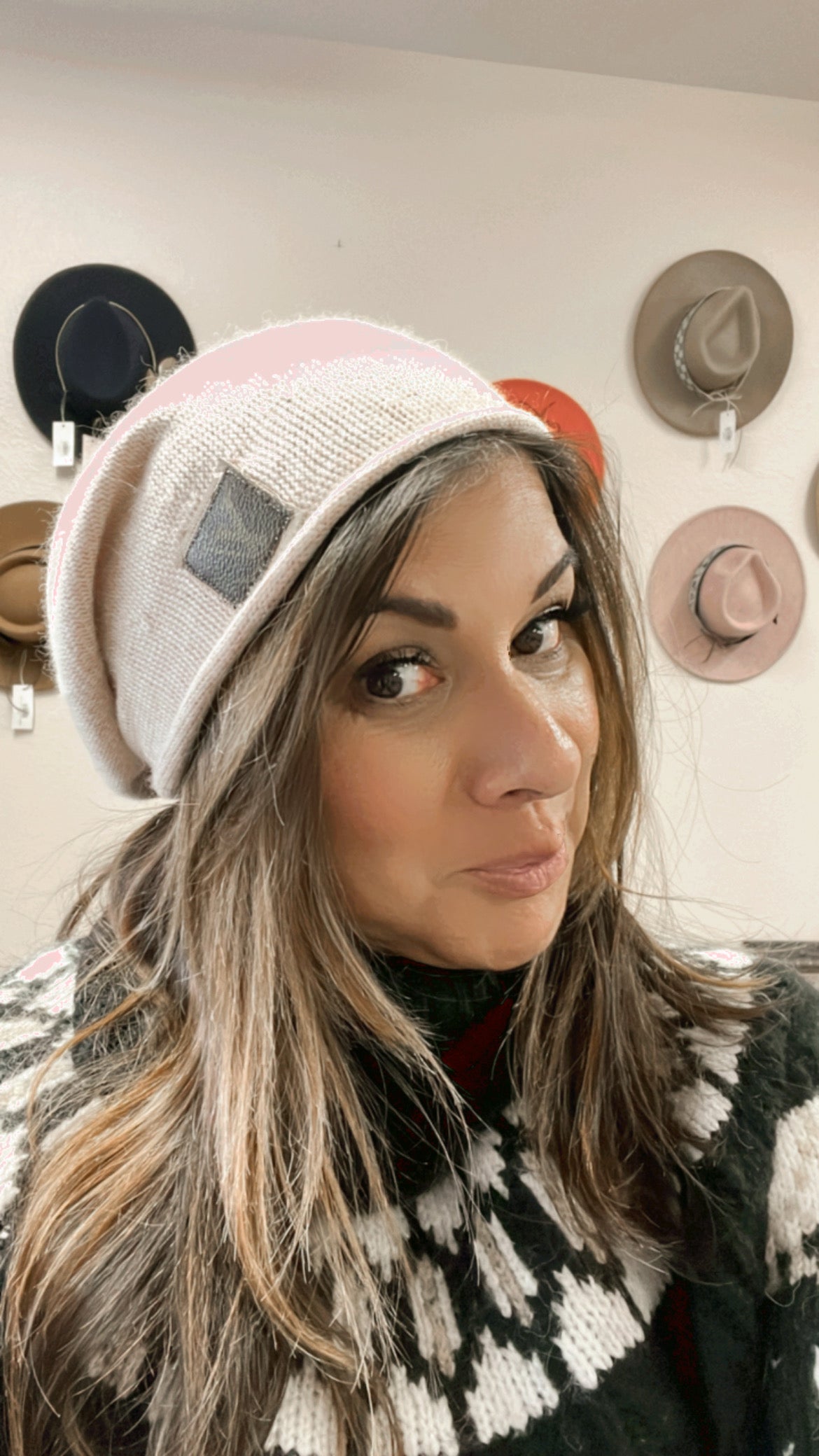 Pink cashmere slouchy knit beanie with designer patch